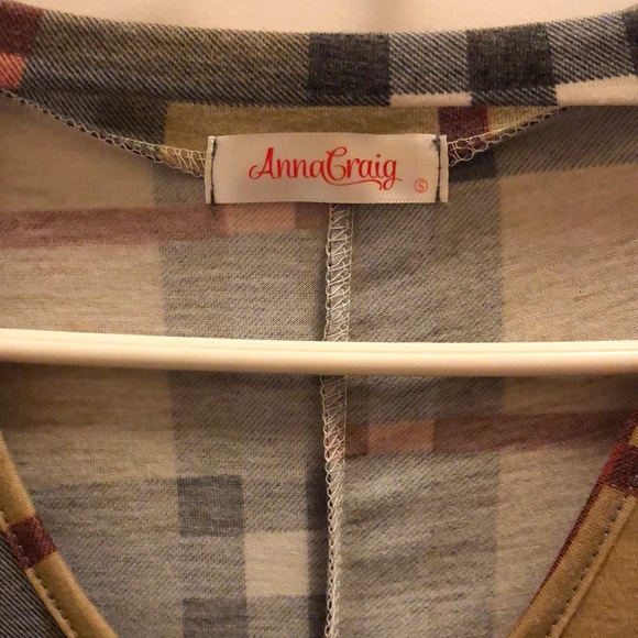 Woman’s Top by Anna Craig - Picture 3 of 3